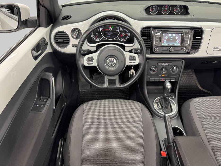 VOLKSWAGEN Beetle 2014