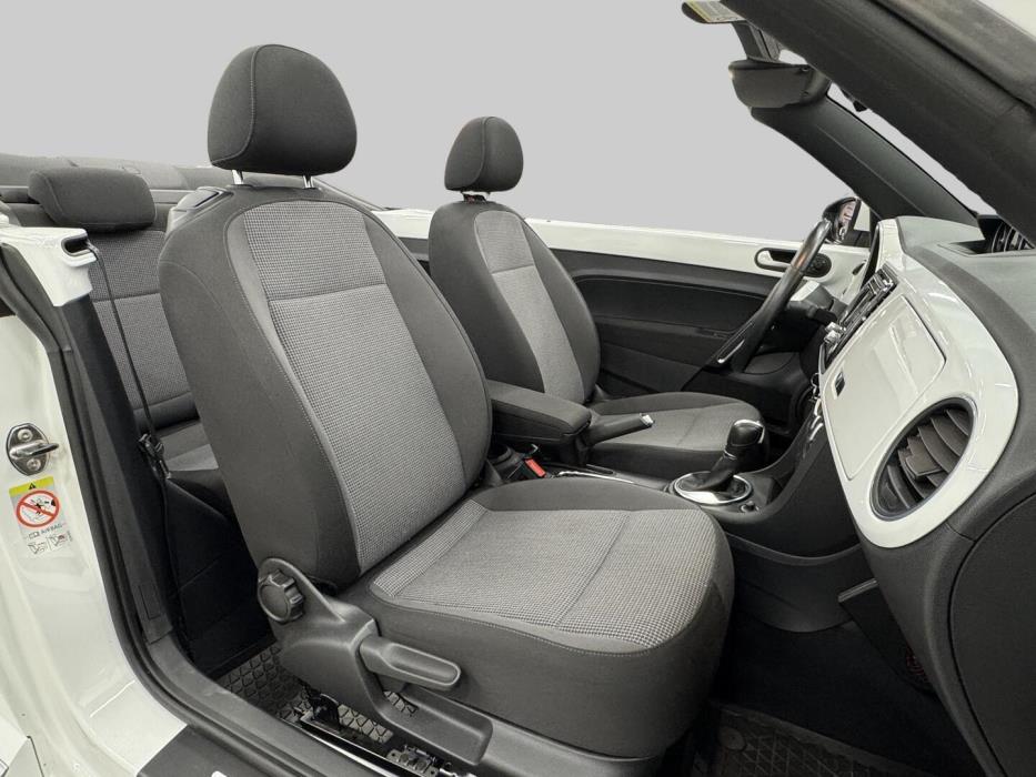VOLKSWAGEN Beetle 2014