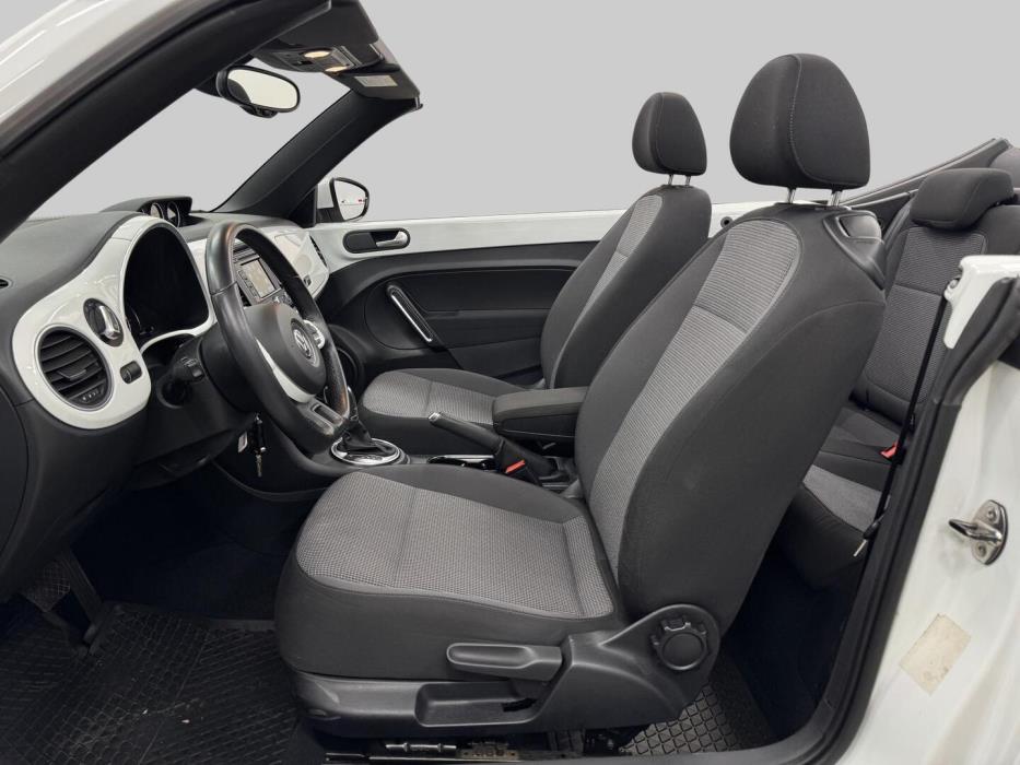 VOLKSWAGEN Beetle 2014