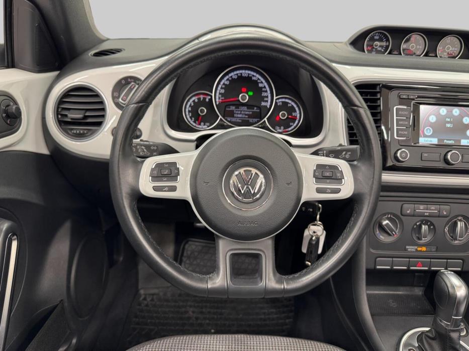 VOLKSWAGEN Beetle 2014
