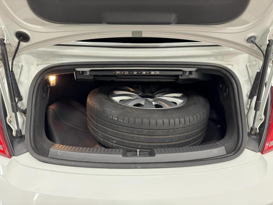 VOLKSWAGEN Beetle 2014