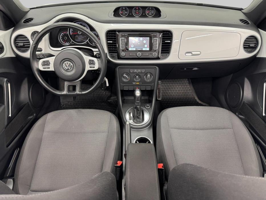 VOLKSWAGEN Beetle 2014