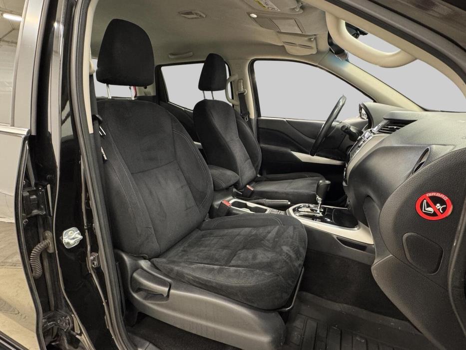 NISSAN Navara 2016