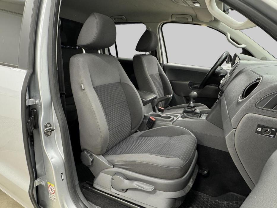 VOLKSWAGEN Amarok 2012