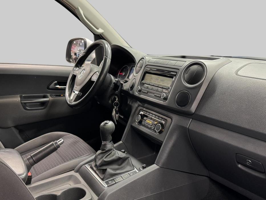 VOLKSWAGEN Amarok 2012