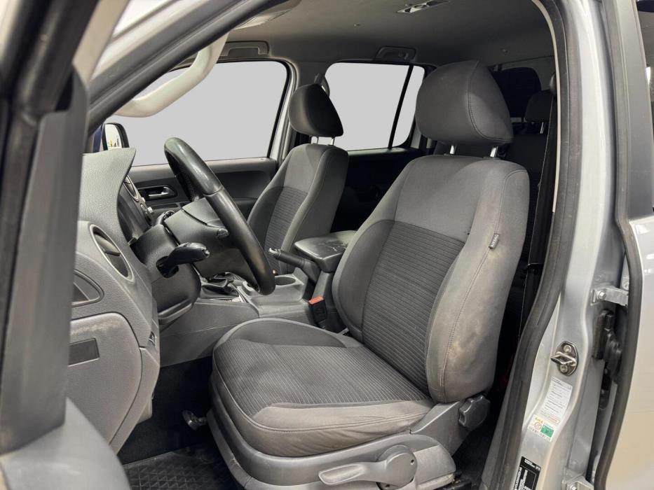 VOLKSWAGEN Amarok 2012