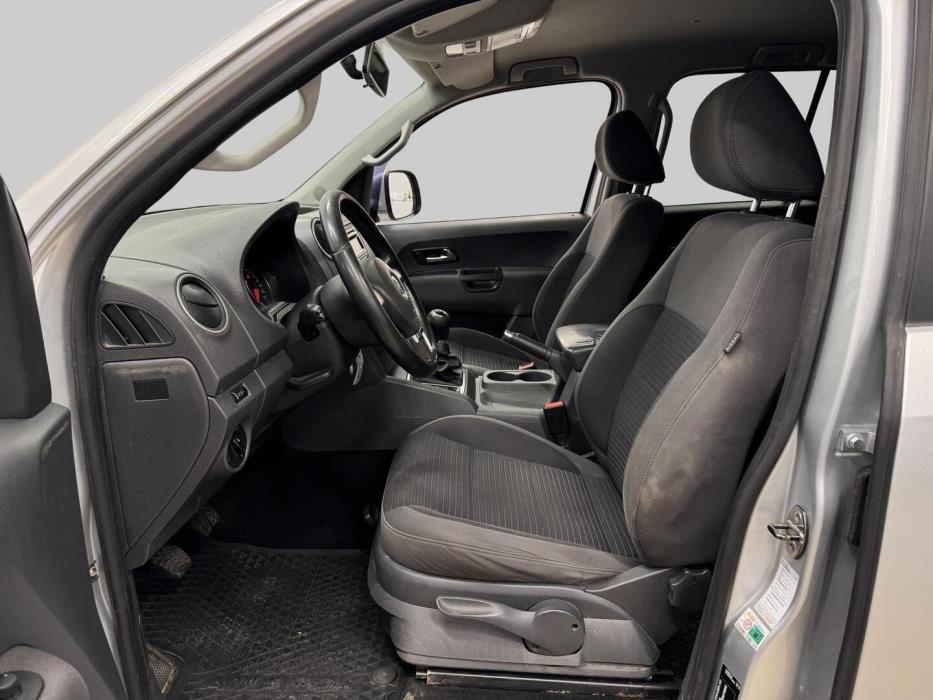 VOLKSWAGEN Amarok 2012