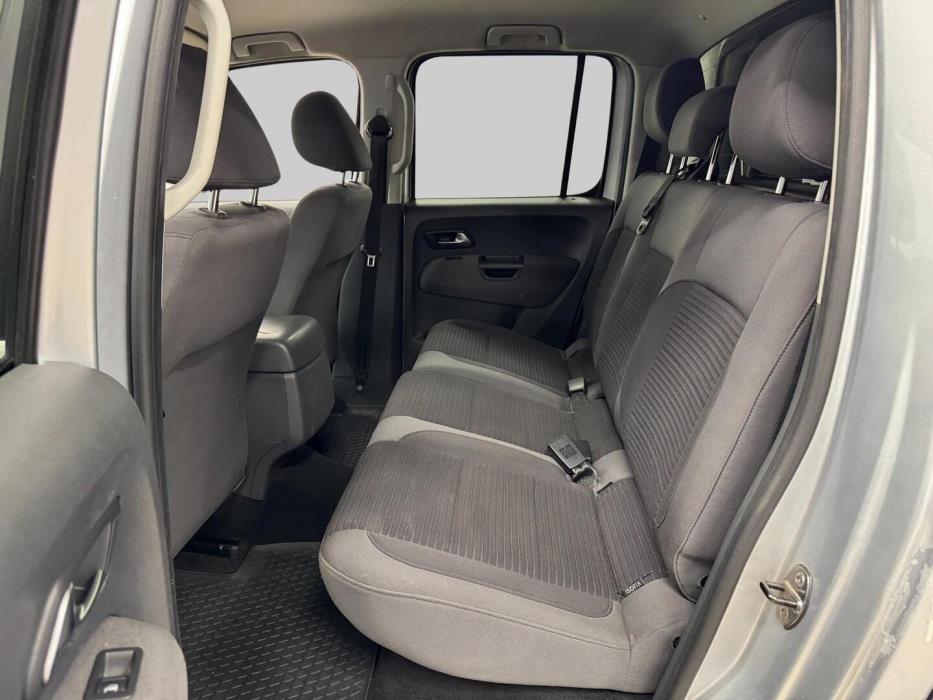 VOLKSWAGEN Amarok 2012