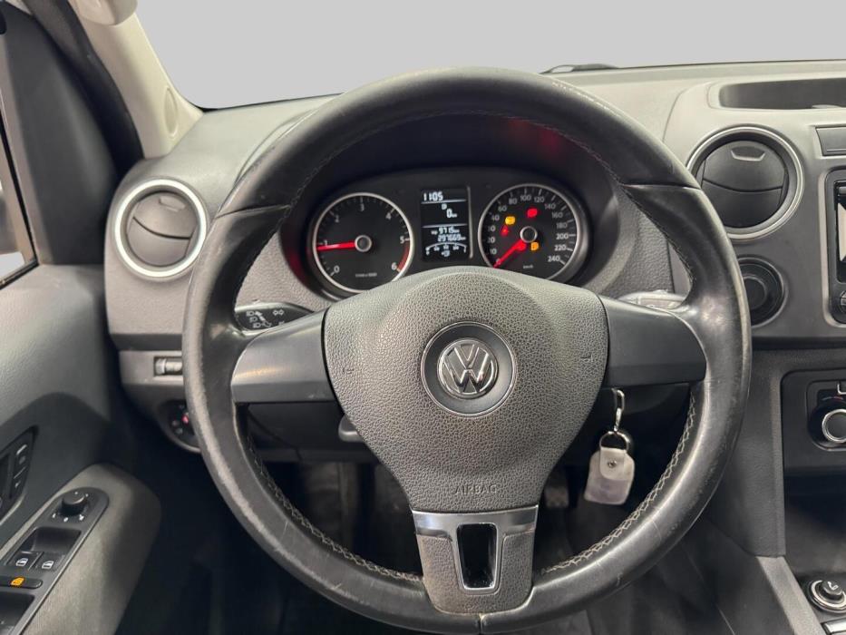 VOLKSWAGEN Amarok 2012