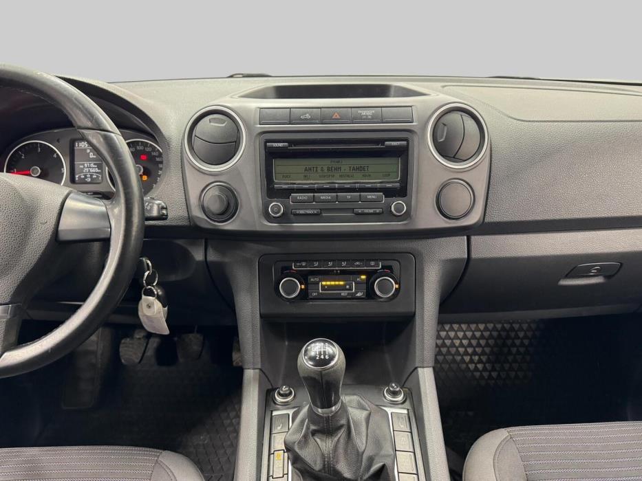 VOLKSWAGEN Amarok 2012