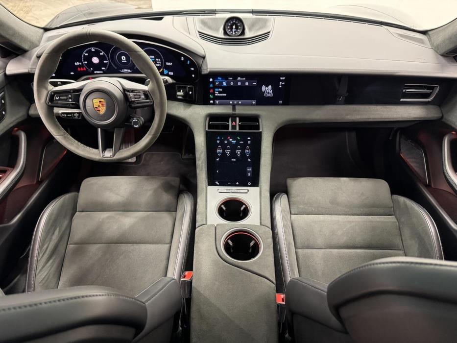 PORSCHE TAYCAN 2022