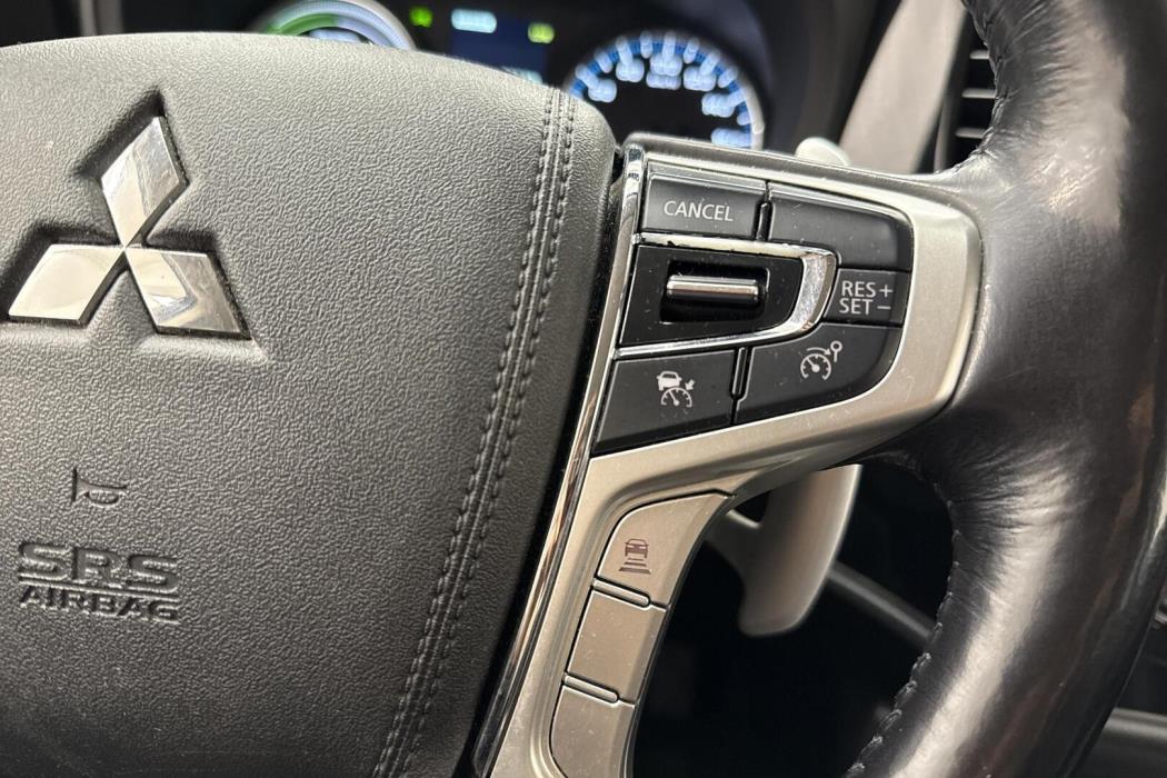 MITSUBISHI Outlander PHEV 2016