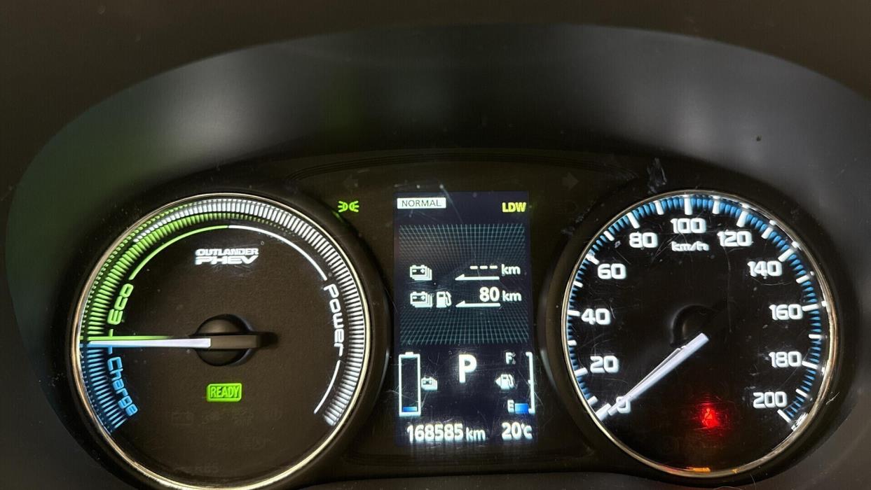 MITSUBISHI Outlander PHEV 2016