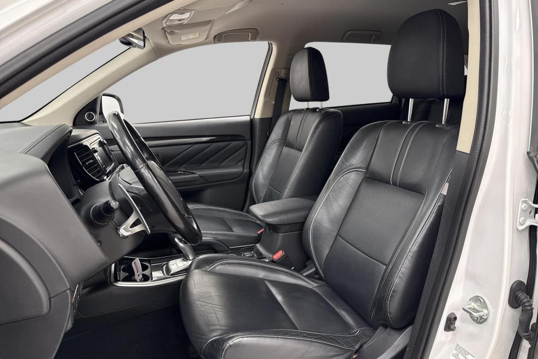 MITSUBISHI Outlander PHEV 2016