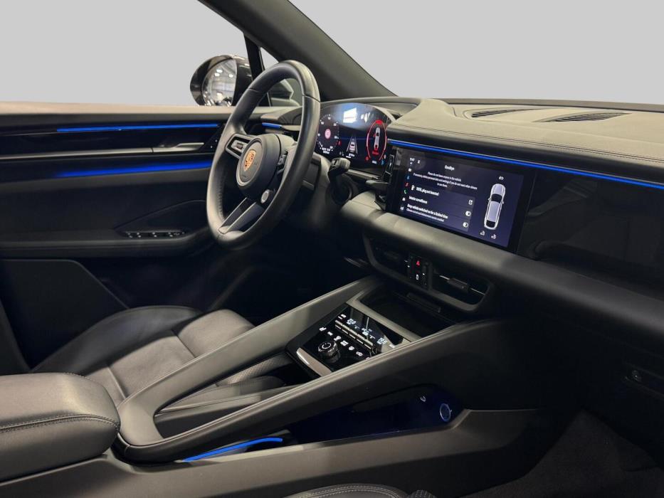 PORSCHE MACAN 2024