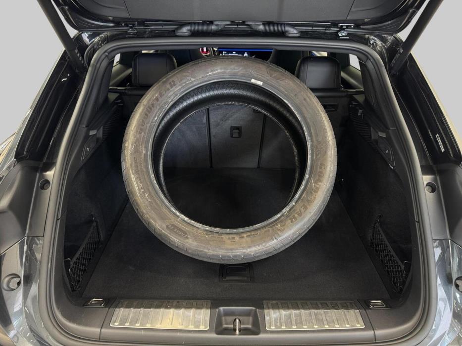 PORSCHE MACAN 2024