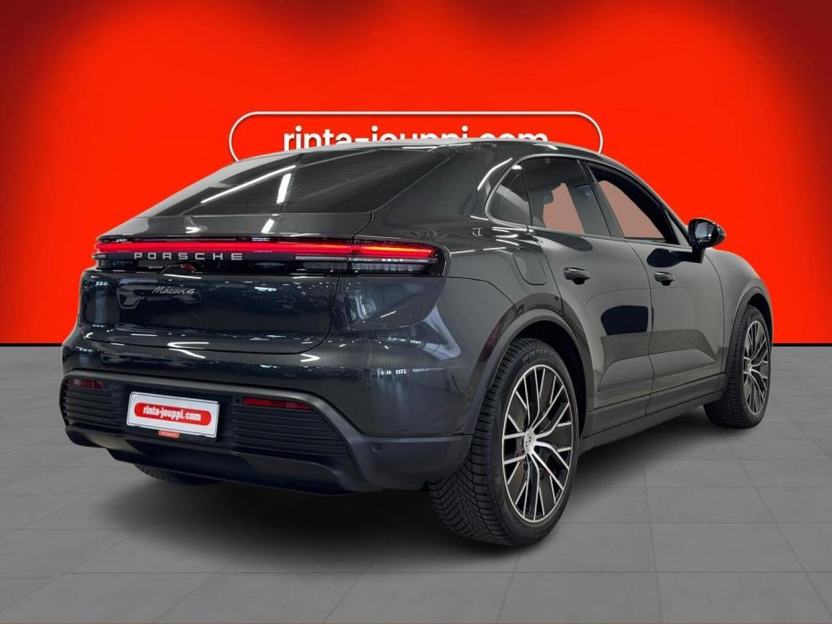 PORSCHE MACAN 2024