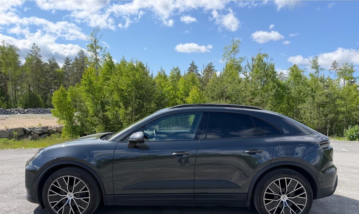 PORSCHE MACAN 2025
