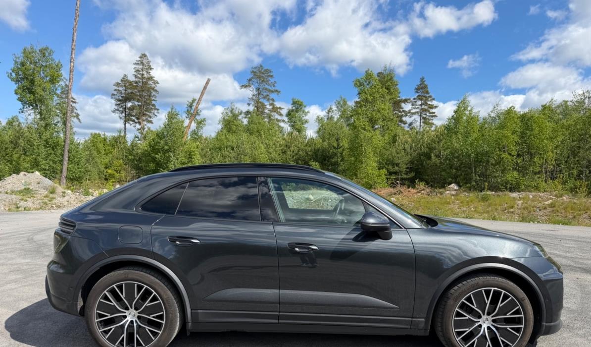 PORSCHE MACAN 2025