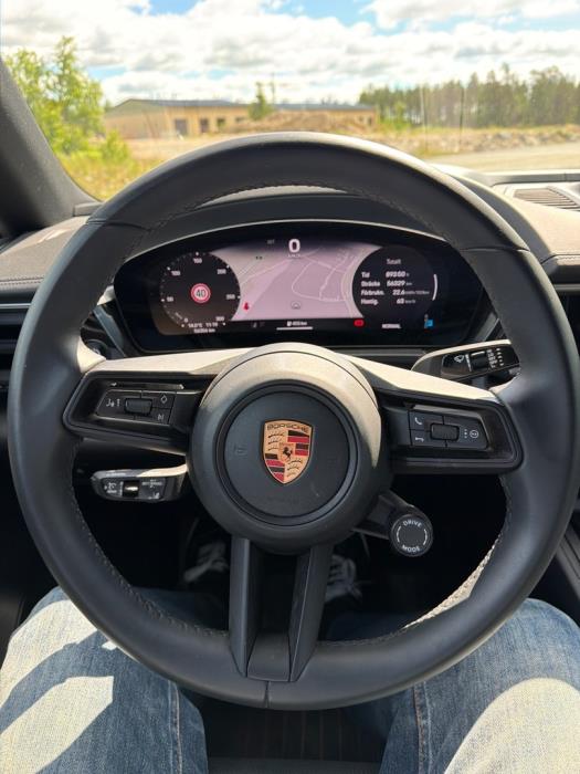 PORSCHE MACAN 2025