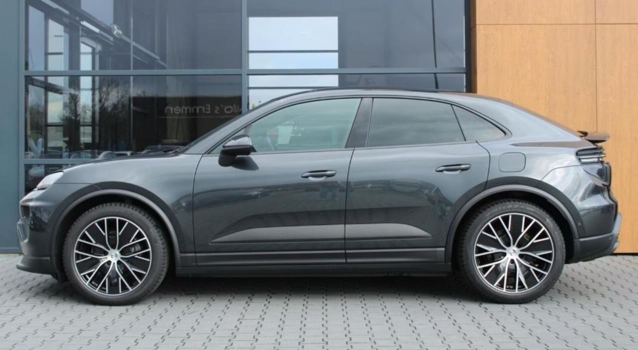 PORSCHE MACAN 2024