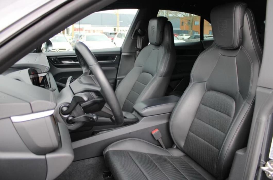 PORSCHE MACAN 2024