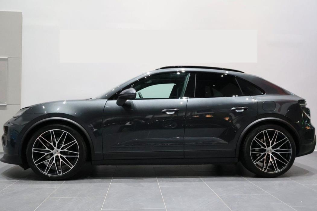 PORSCHE MACAN 2025