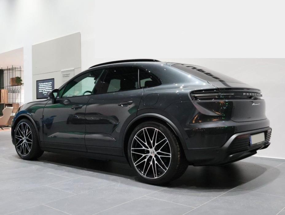 PORSCHE MACAN 2025