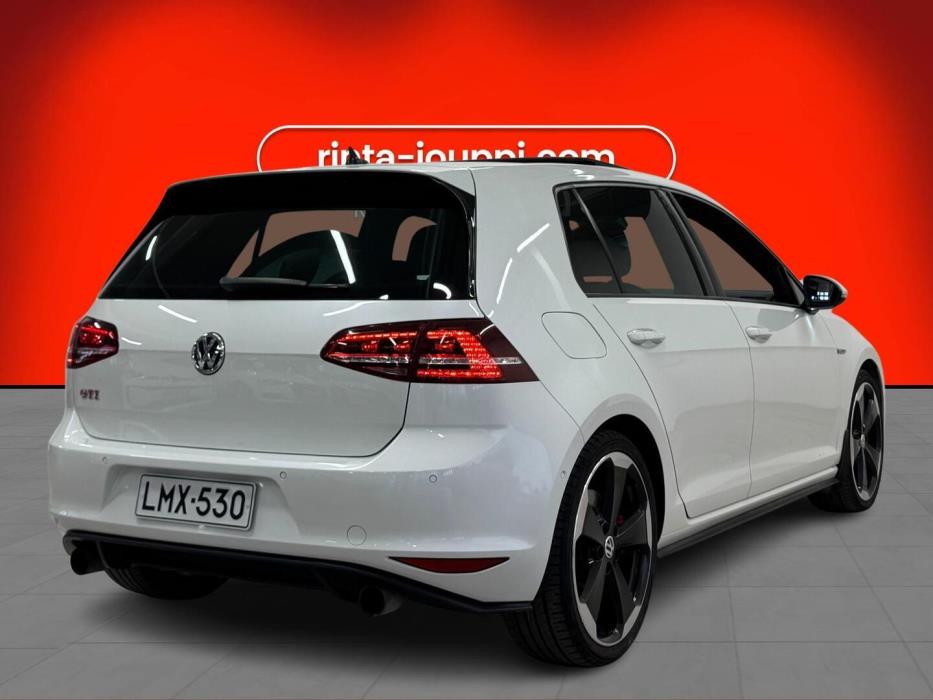 VOLKSWAGEN Golf 2015