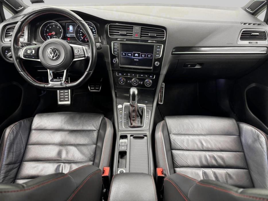 VOLKSWAGEN Golf 2015