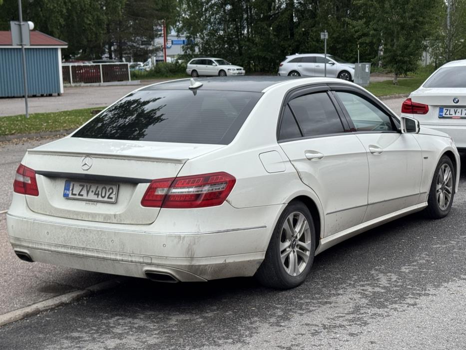 MERCEDES-BENZ E 2012