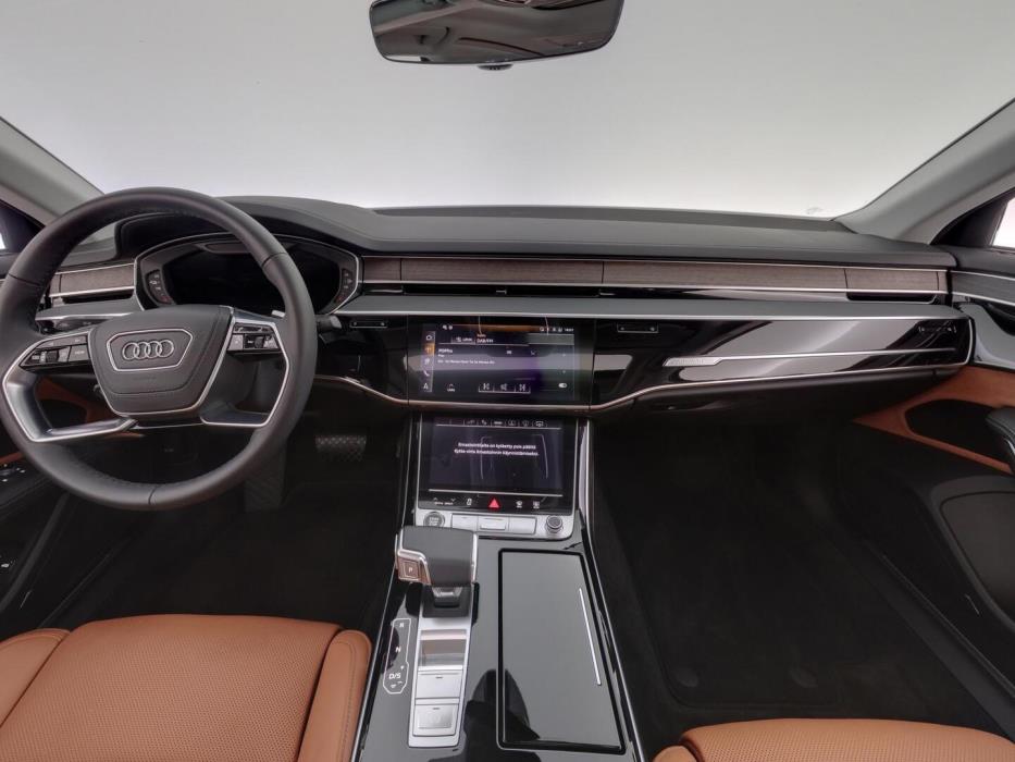 AUDI A8 2025