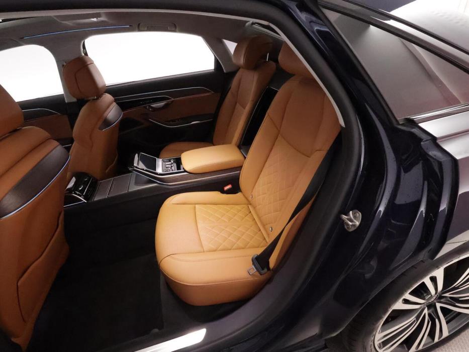 AUDI A8 2025