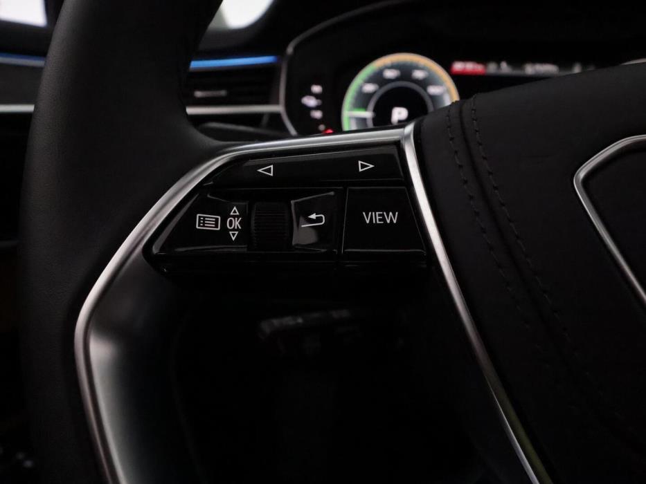 AUDI A8 2025
