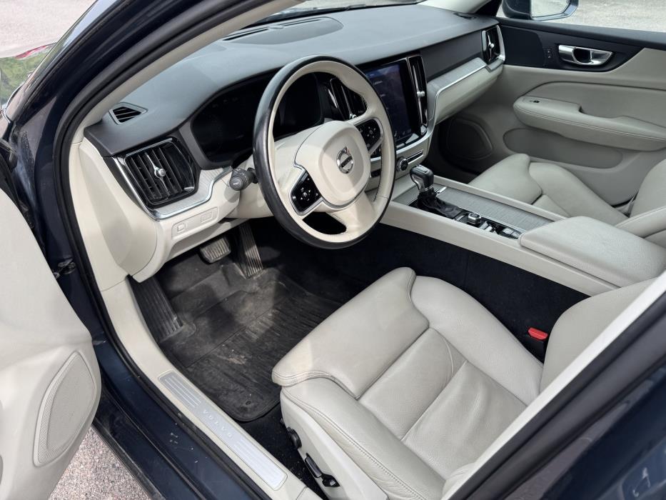VOLVO V60 2020