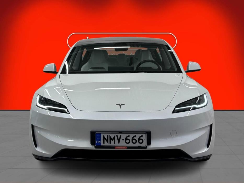 TESLA Model 3 2024