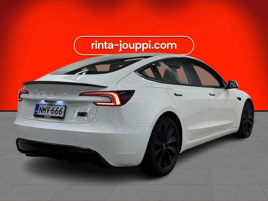 TESLA Model 3 2024