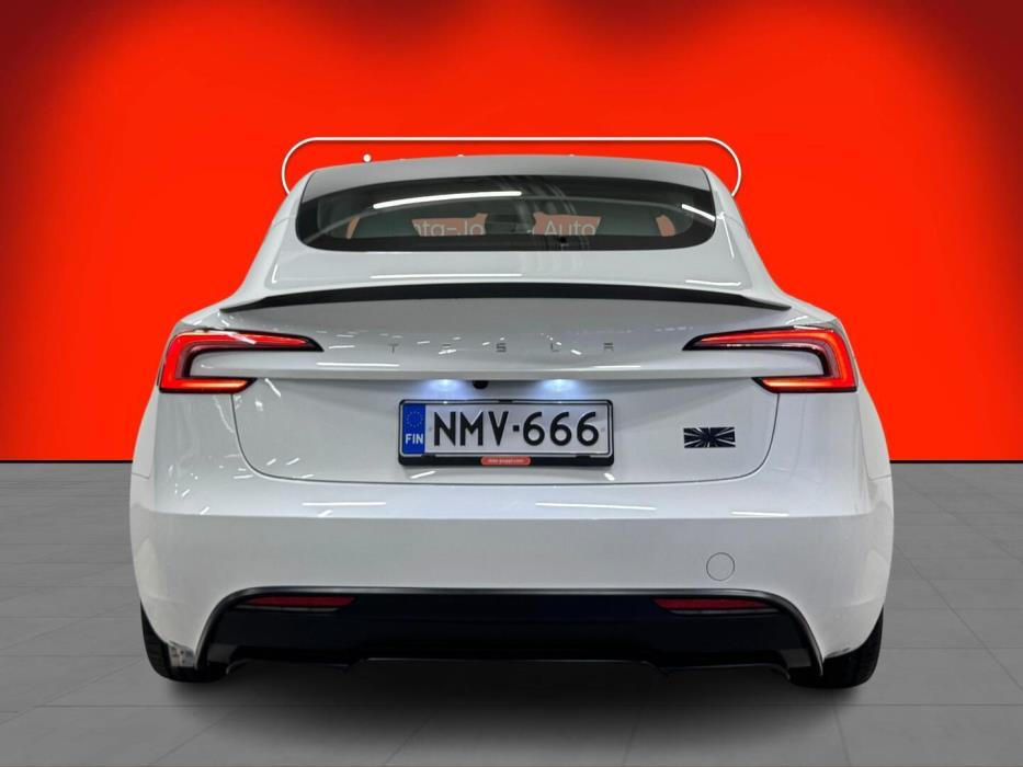 TESLA Model 3 2024