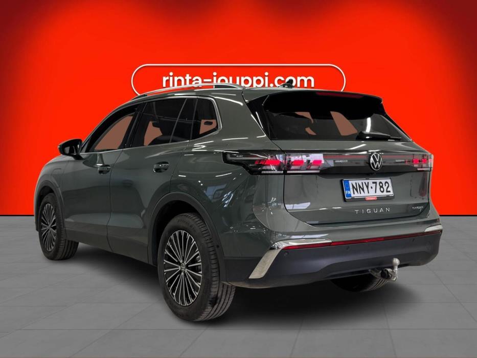 VOLKSWAGEN Tiguan 2024