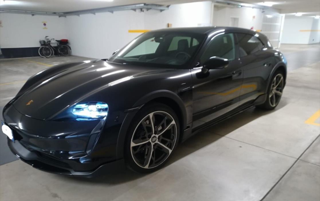 PORSCHE TAYCAN 2023