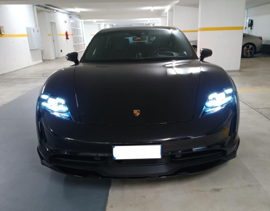 PORSCHE TAYCAN 2023