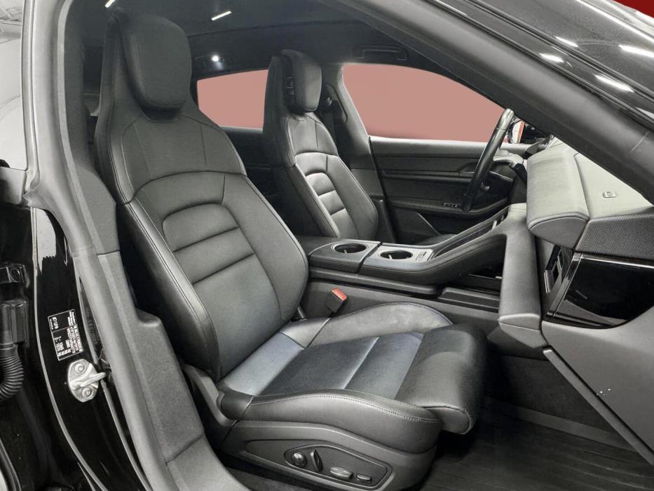 PORSCHE TAYCAN 2023