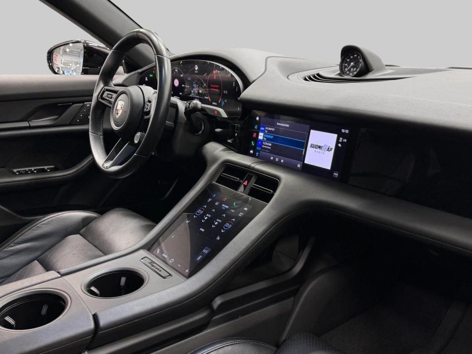 PORSCHE TAYCAN 2023