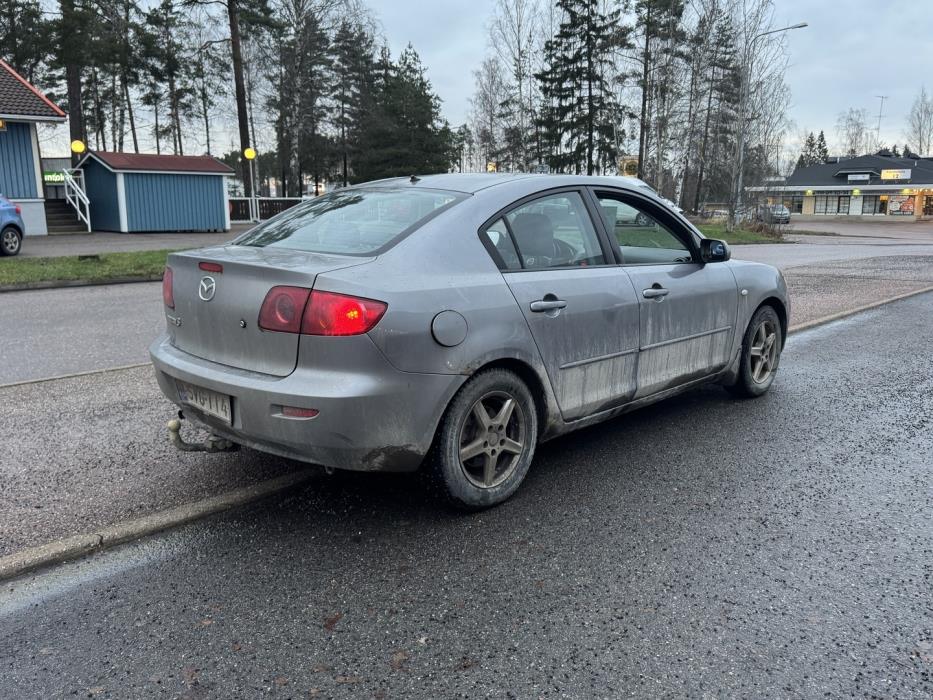 MAZDA 3 2005