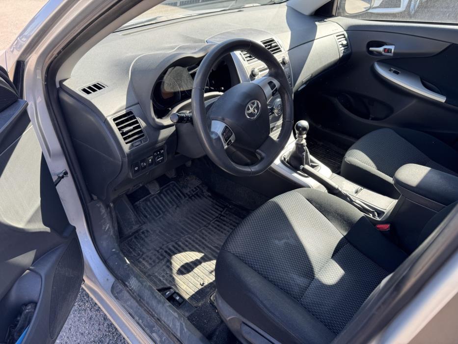 TOYOTA Corolla 2013