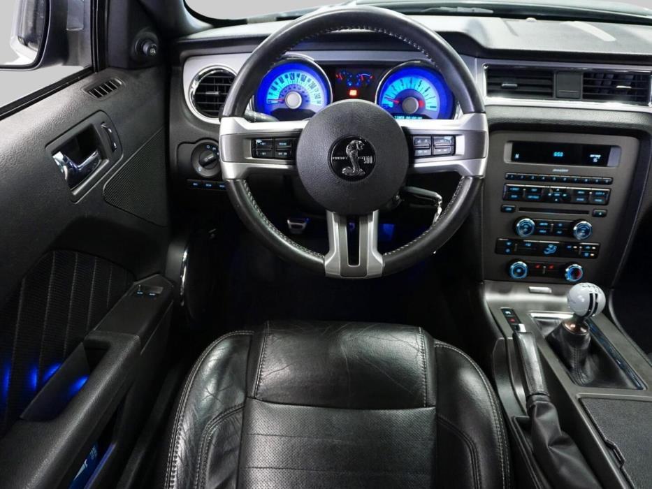 FORD Mustang 2011