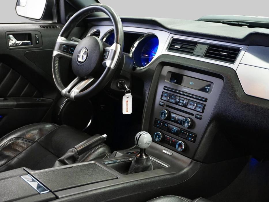 FORD Mustang 2011