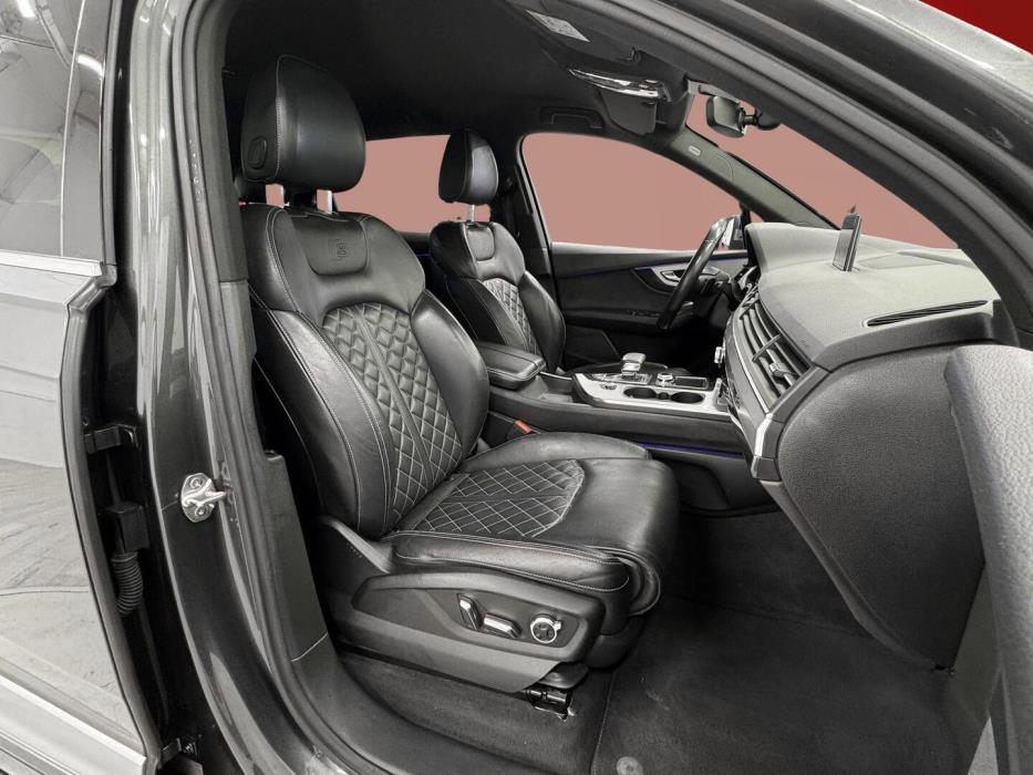 AUDI Q7 2017