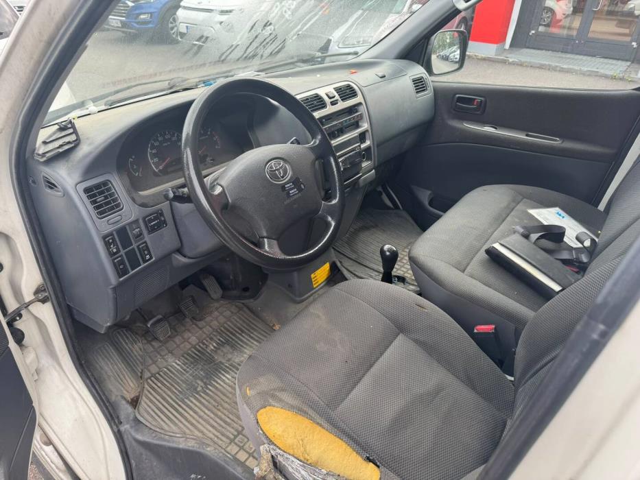 TOYOTA Hiace 2010