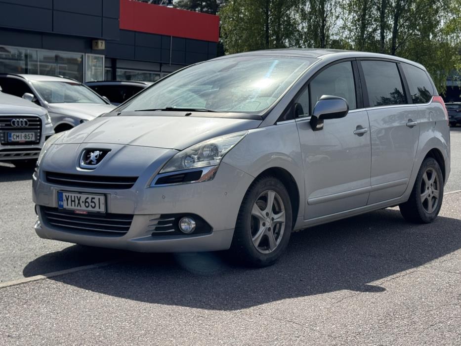 PEUGEOT 5008 2010